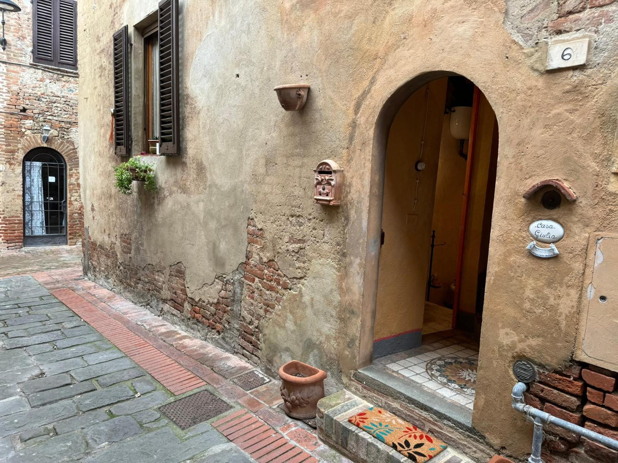 Апартаменты Casa Giulia, Il Gioiello Del Borgo Чертальдо Экстерьер фото