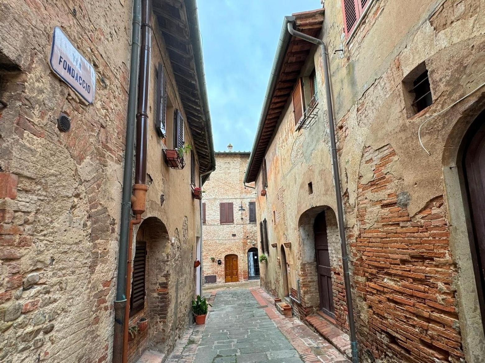 Апартаменты Casa Giulia, Il Gioiello Del Borgo Чертальдо Экстерьер фото