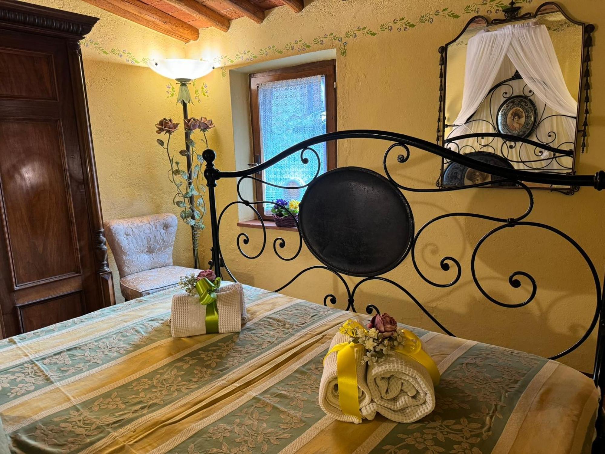Апартаменты Casa Giulia, Il Gioiello Del Borgo Чертальдо Экстерьер фото